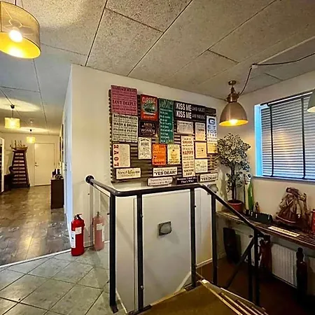 Barneys Hostal Hundige